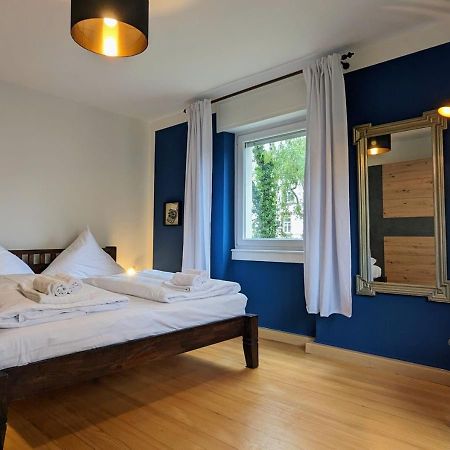 65Qm Altbaucharme Mit Zwei Balkonen Apartment Karlsruhe Bagian luar foto