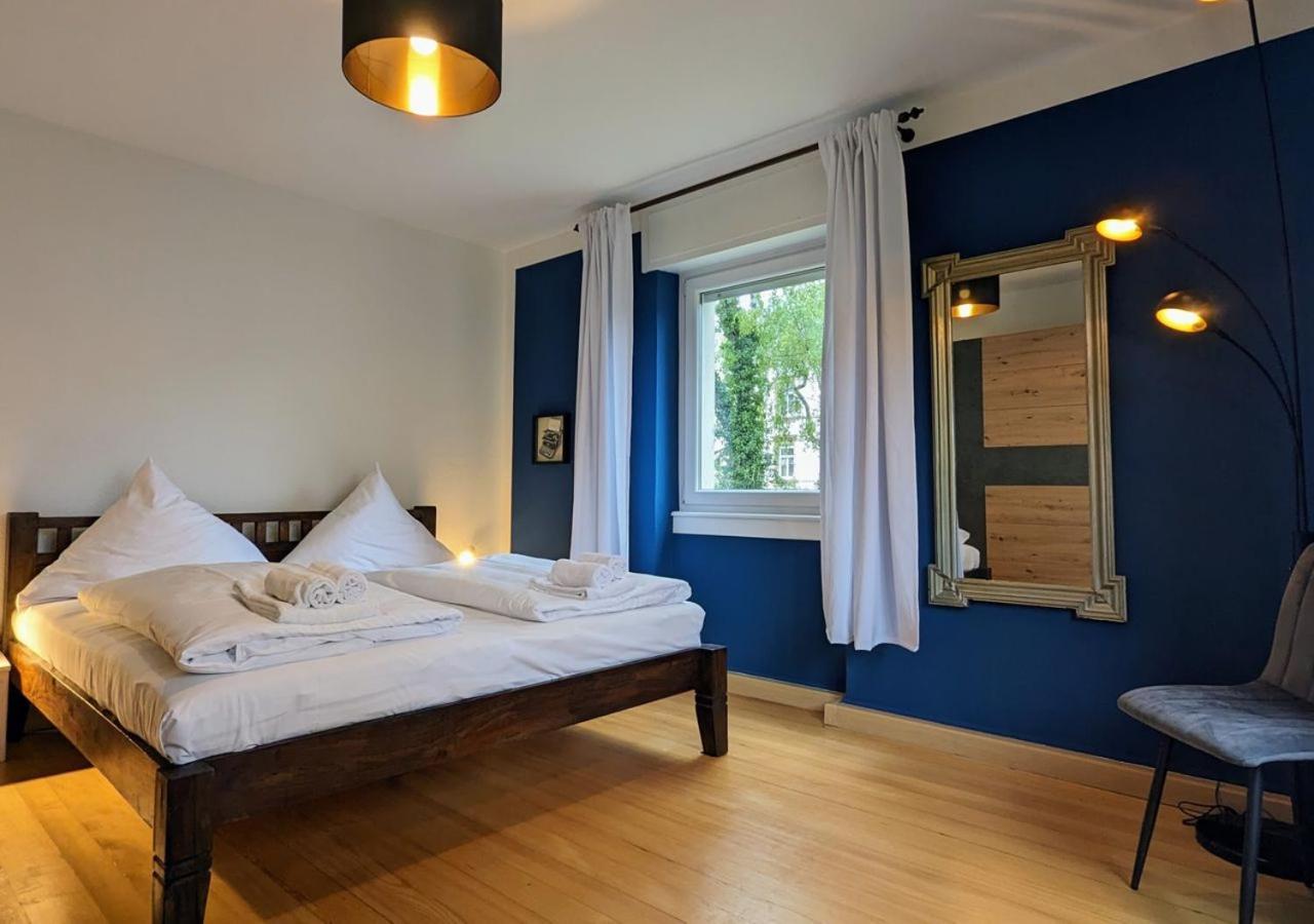 65Qm Altbaucharme Mit Zwei Balkonen Apartment Karlsruhe Bagian luar foto
