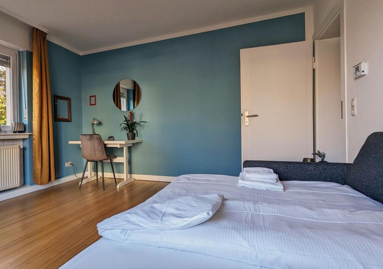 65Qm Altbaucharme Mit Zwei Balkonen Apartment Karlsruhe Bagian luar foto