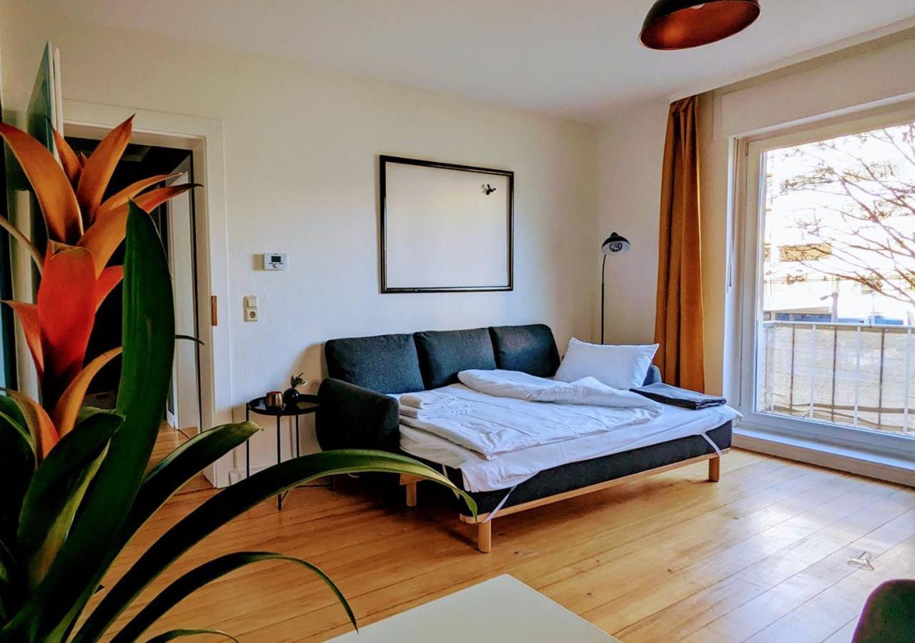 65Qm Altbaucharme Mit Zwei Balkonen Apartment Karlsruhe Bagian luar foto