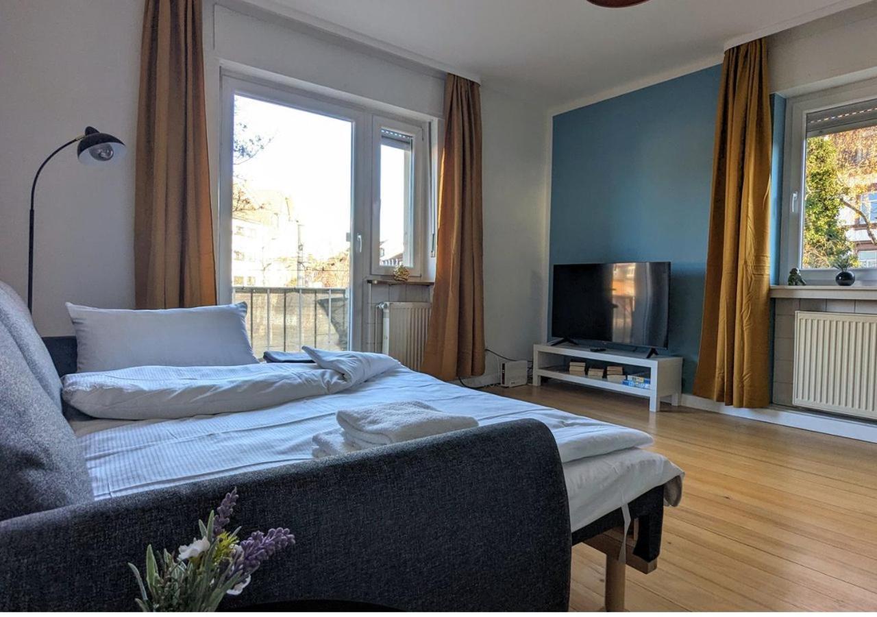 65Qm Altbaucharme Mit Zwei Balkonen Apartment Karlsruhe Bagian luar foto