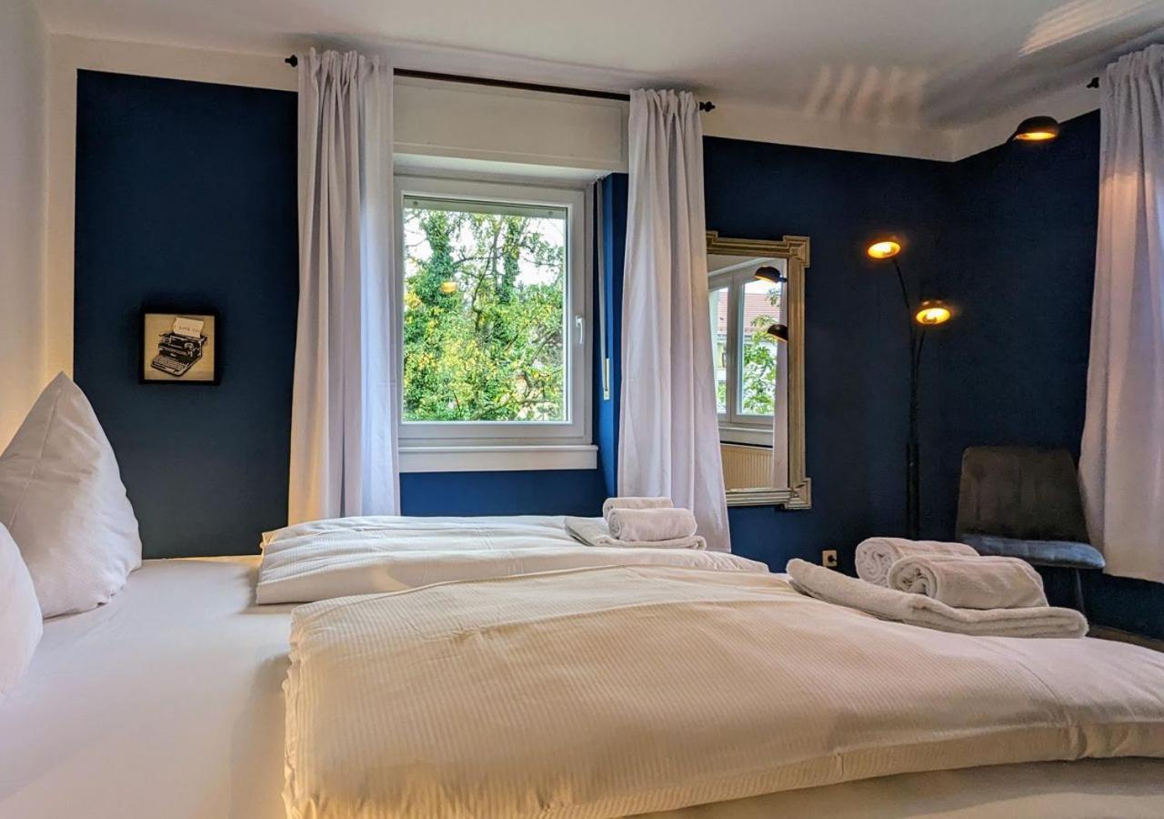 65Qm Altbaucharme Mit Zwei Balkonen Apartment Karlsruhe Bagian luar foto