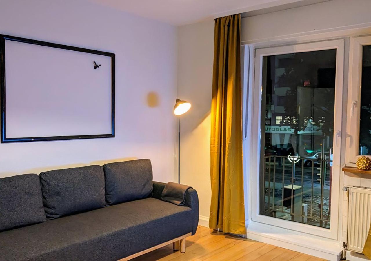 65Qm Altbaucharme Mit Zwei Balkonen Apartment Karlsruhe Bagian luar foto