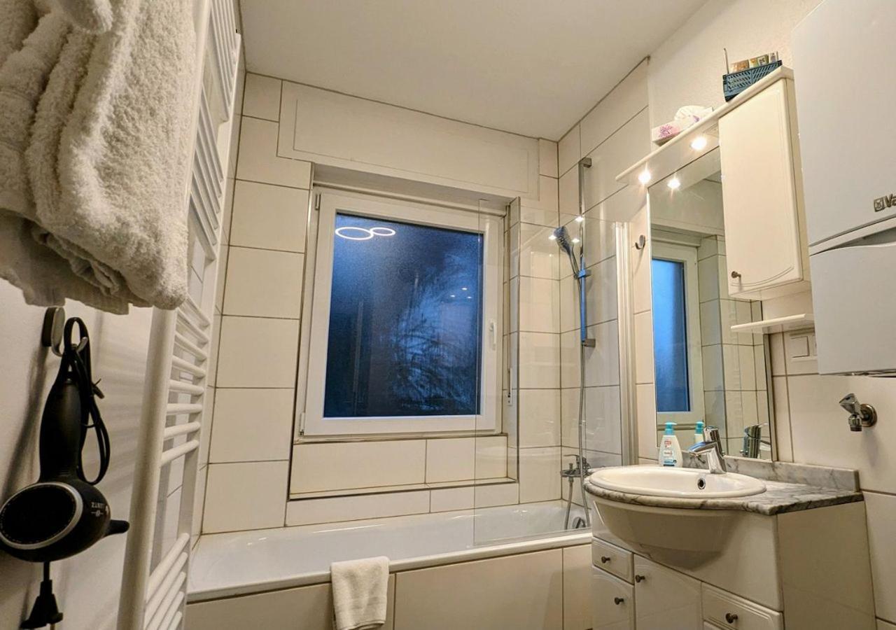 65Qm Altbaucharme Mit Zwei Balkonen Apartment Karlsruhe Bagian luar foto